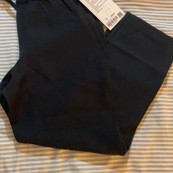 Women’s Lululemon on the fly crop woven - Picture 4 of 5